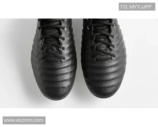 传奇7足球鞋的魅力与性能解析助你在球场上尽显风采